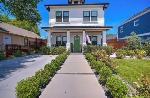 Folsom House | Hand Crafted Colonial-Style Home in The Heart of Folsom
