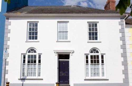 Aberaeron House | Harbourside luxury house