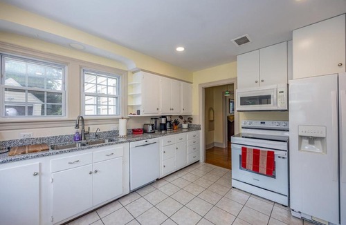 Harrisonburg House | Harrisonburg Hidden Gem Across from JMU & Hotspots