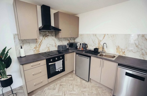 Barrow-on-Trent Apartment | Hen & Chickens Luxury Apt Free Parking | By DerBnB