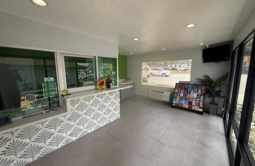 East Pasadena Hotel | Hi-Way Host Motel