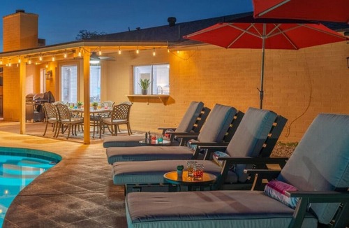 Roadrunner Estates East House | High-end 4BR Oasis w Pool+BBQ+Firepit+Ping Pong