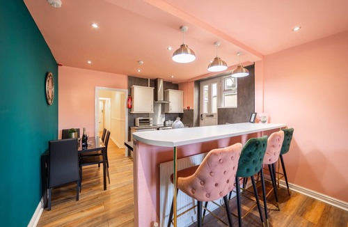 Thornton-Cleveleys Apartment | HIGHCLIFFE EMERALD SUITE - BEACHFRONT - SLEEPS 6