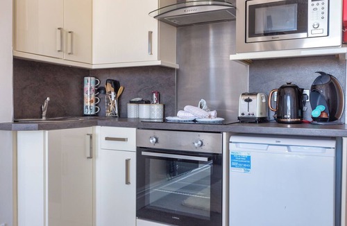Thornton-Cleveleys Apartment | HIGHCLIFFE SEAVIEW SUITE - BEACH - PERFECT RETREAT