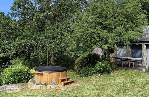 Lustleigh Ski Chalet | Higher Mapstone – Luxury Dartmoor Retreat with Hot Tub, Speactular Views and Games Barn