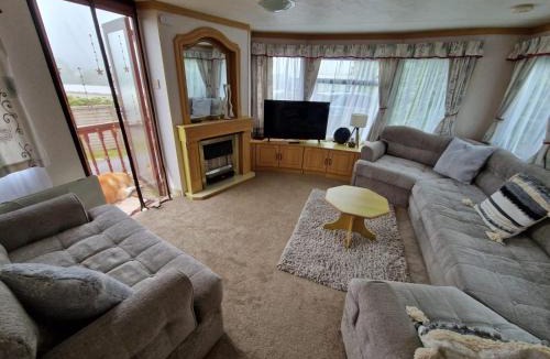 Penparcau Resort | Hilltop Hideaway 2 Bed Caravan with Panoramic Town Scenery in Aberystwyth Holiday Village