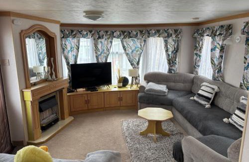 Penparcau Resort | Hilltop Hideaway 2 Bed Caravan with Panoramic Town Scenery in Aberystwyth Holiday Village