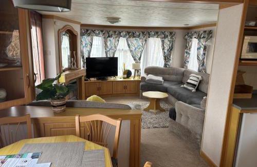 Penparcau Resort | Hilltop Hideaway 2 Bed Caravan with Panoramic Town Scenery in Aberystwyth Holiday Village