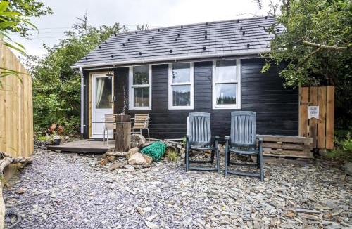 Llanteg Ski Chalet | Holey Moley Lodge - 2 Bedroom - Llanteg - Pembrokeshire