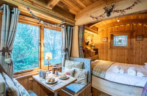 Balnain House | Holiday Home Shepherds Hut by Interhome