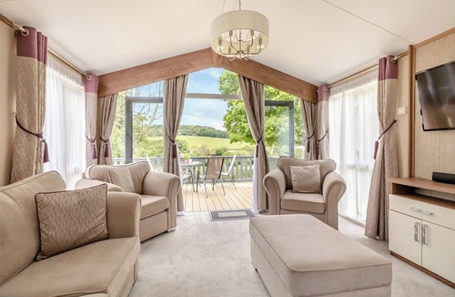 Axminster House | Holiday Home with one double and one twin bedroom.