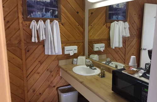 Grass Valley Hotel | Holiday Lodge