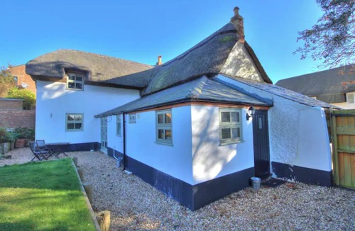 Lytchett Matravers Cottage | Holly Cottage Poole. Quaint Thatch. Jurassic Coast