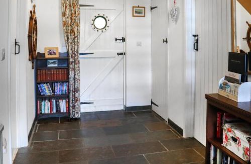 Angle House | Holly Cottage