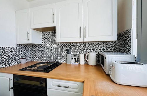 Slough Apartment | Home Studio Free Parking Prime Location