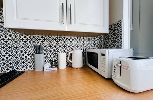 Slough Apartment | Home Studio Free Parking Prime Location