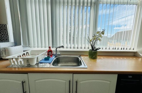 Slough Apartment | Home Studio Free Parking Prime Location