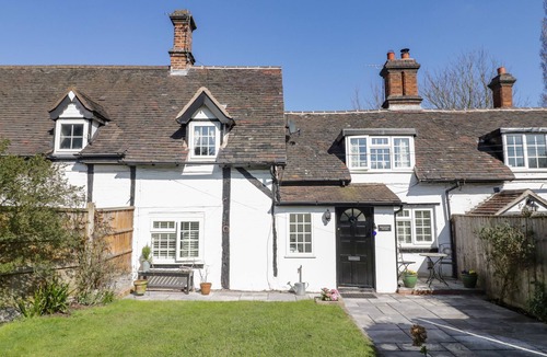 Lea Marston Cottage | HONEYSUCKLE COTTAGE, family friendly, with open fire in Lea Marston