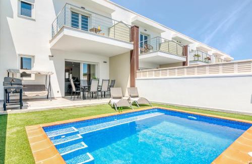 Vergel House | Horizon Blue I Private Pool Luxe I Free Parking I 3BR