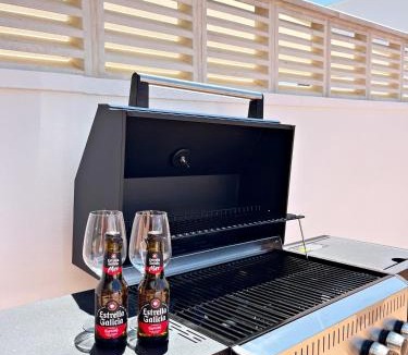 Vergel House | Horizon Blue I Private Pool Luxe I Free Parking I 3BR