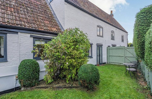 Weston-super-Mare Cottage | Horseshoe Cottage-UK37360
