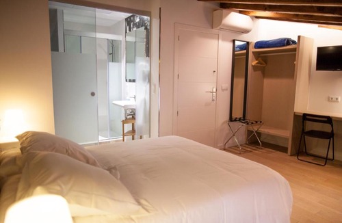 Ciutat Vella Hotel | Host & Home