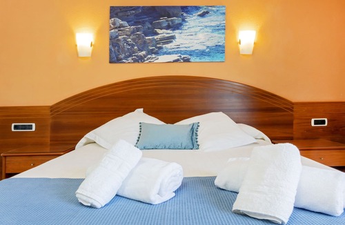 Sant Antoni de Portmany Hostel | Hostal Manolita