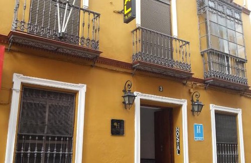Encarnacion-Regina House | Hostal Trajano
