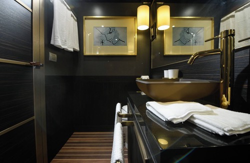 La Savina Hotel | House of Hütter - Floating Home Goldfinger