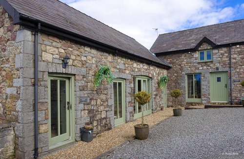 Llangadog House | Huge Luxurious Barn conversion
