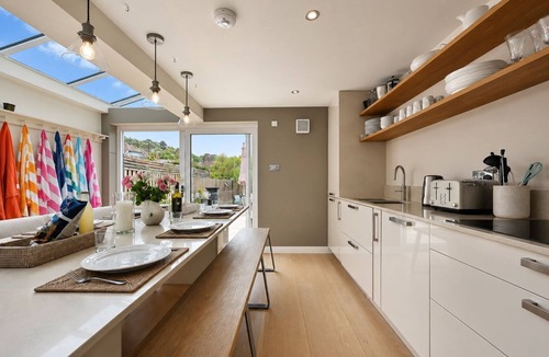 Hythe House | Hydrangea House - a managed house that sleeps 10 guests in 4 bedrooms