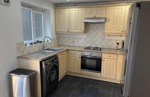 Wigan House | Hydro Spa Pool, Dbl Bedrm & Private Bathrm - Part private shared lived-in home