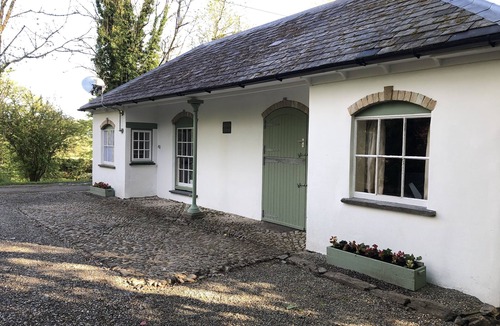 Llandysul Apartment | Idyllic Location, Stunning Views, Relax & Refresh in Peace & Comfort