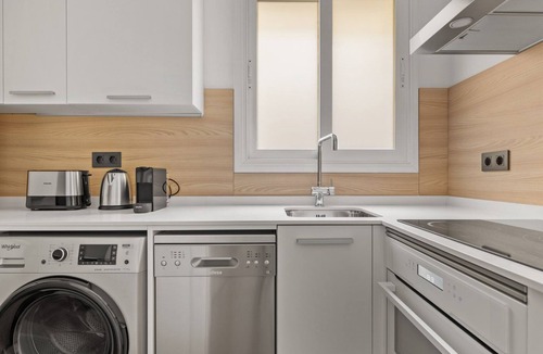 El Viso Apartment | Immpecable Chamartín 2BR w/terrace, by Blueground