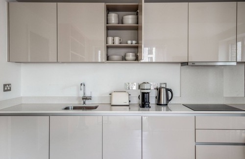 Newington Apartment | Impeccable Southwark 1BR, nr Bars, Restaurants & Shops, by Blueground