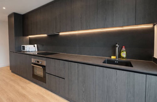 Cheetham Hill Apartment | Industrial Luxe 2BR Designer Flat near Victoria