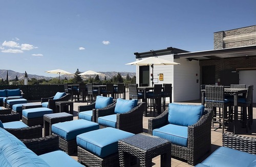 Winters Apartment | Interesting Games and Outdoor Sport! 1 Studio Unit, Few Minutes’ Walk to Chiles!