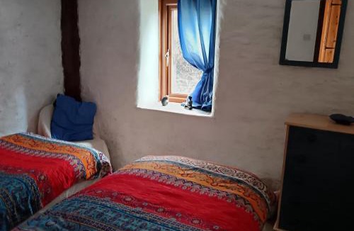 Cenarth House | Inviting 2-Bed Cottage in Newcastle Emlyn