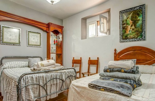Archidona House | Inviting holiday home in Villanueva de Tapia with pool