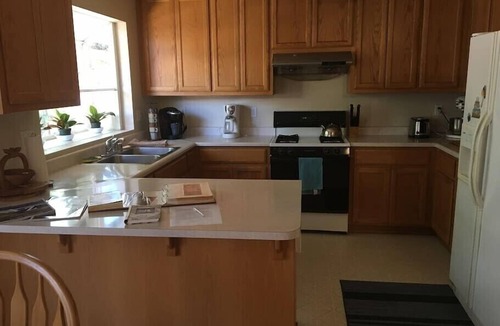 Ione House | Ione Captains Cottage With 3 separate BEDROOMS Close to Town. Centrally located.
