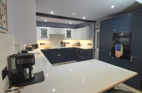 Cowes Cottage | Jersey Cottage Cowes | Sleeps 8 | Parking