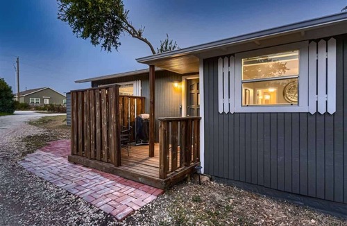 Georgetown House | Jesse Cooper Cottage-Overlooking SWU & Downtown GT