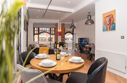 Birmingham City Centre Apartment | Jewellery Quarter Grand | Luxury Urban Living | Sleeps 10