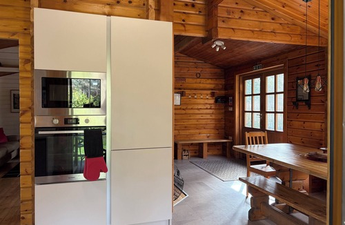 St Leonards Cottage | Karelia - Luxury Finnish Log Cabin w/Hot-tub