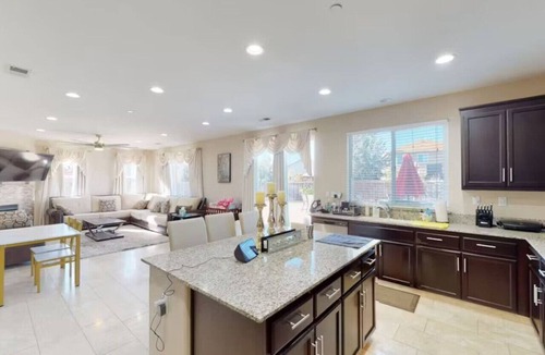 Chico House | King Beds Castle | Air Hockey | Room TVs | Firepit