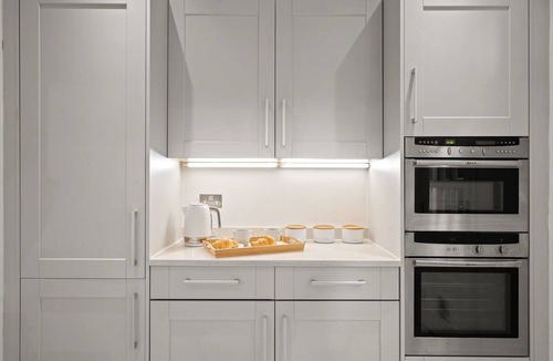 Canbury House | Kingston 3BR Relaxed Comfort for Family Work