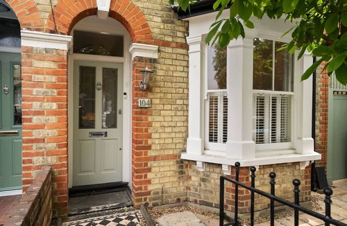 Canbury House | Kingston 3BR Relaxed Comfort for Family Work