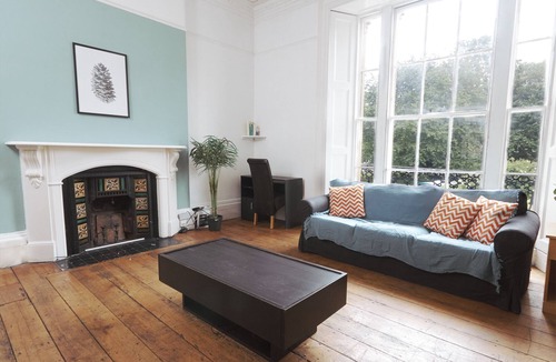 Clifton Apartment | Kitchenette Double Room with Shared Bathroom