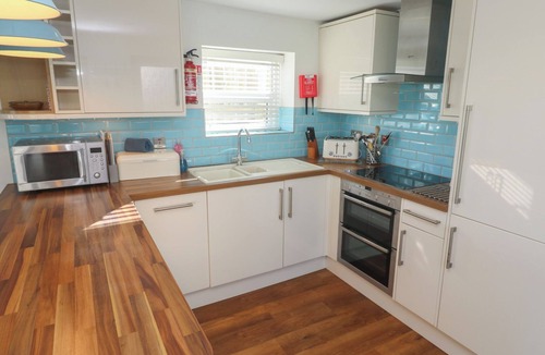 Newquay Cottage | KITTIWAKE, pet friendly, with a garden in Crantock