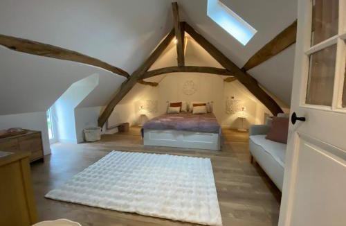 Brigueil-le-Chantre Apartment | La Maison Arc-en-ciel